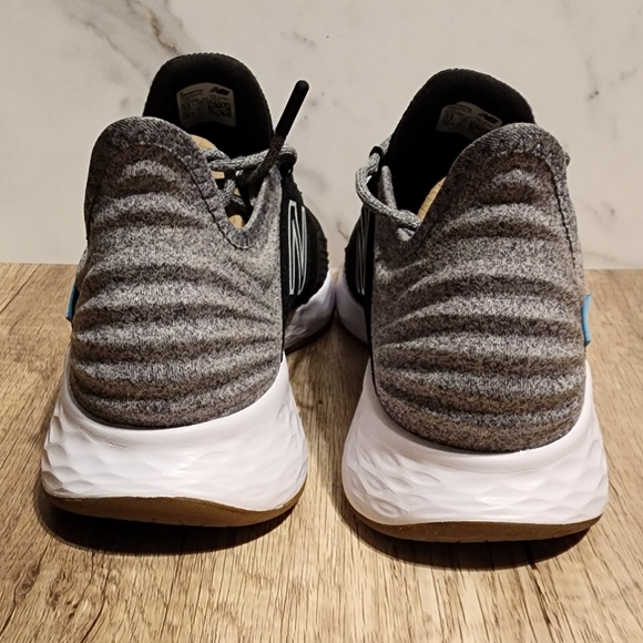 New Balance Women's Fresh Foam ROAV V1 Sneaker New Size 9.5 - Picture 4 of 7